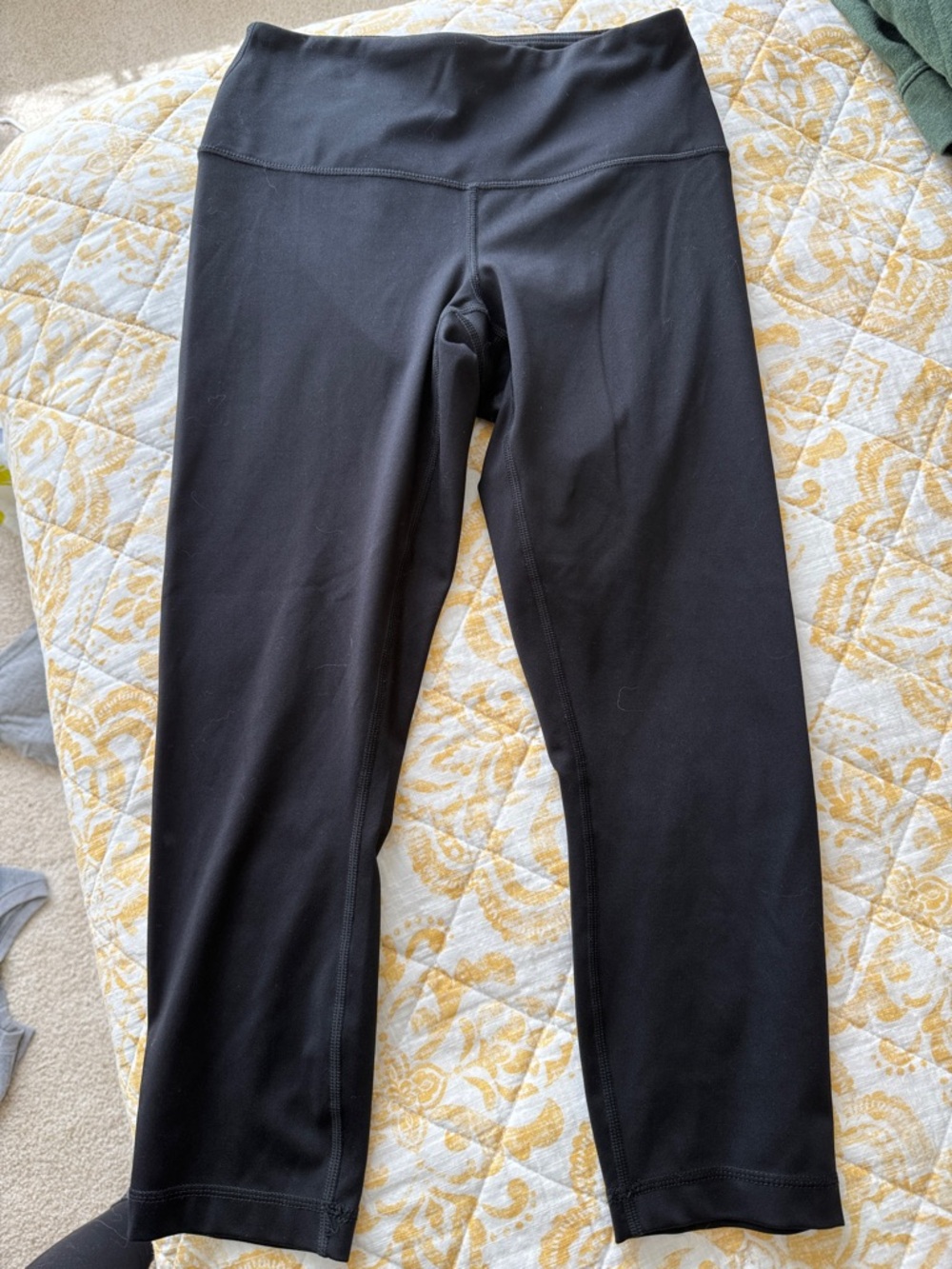 Yogalicious Lux Black cropped Leggings